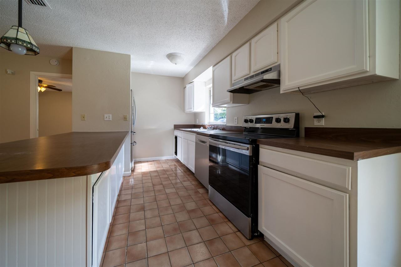 626 Segovia Road St. Augustine, FL 32086 - Photo 12 of 30 a kitchen with granite countertop a sink and a stove