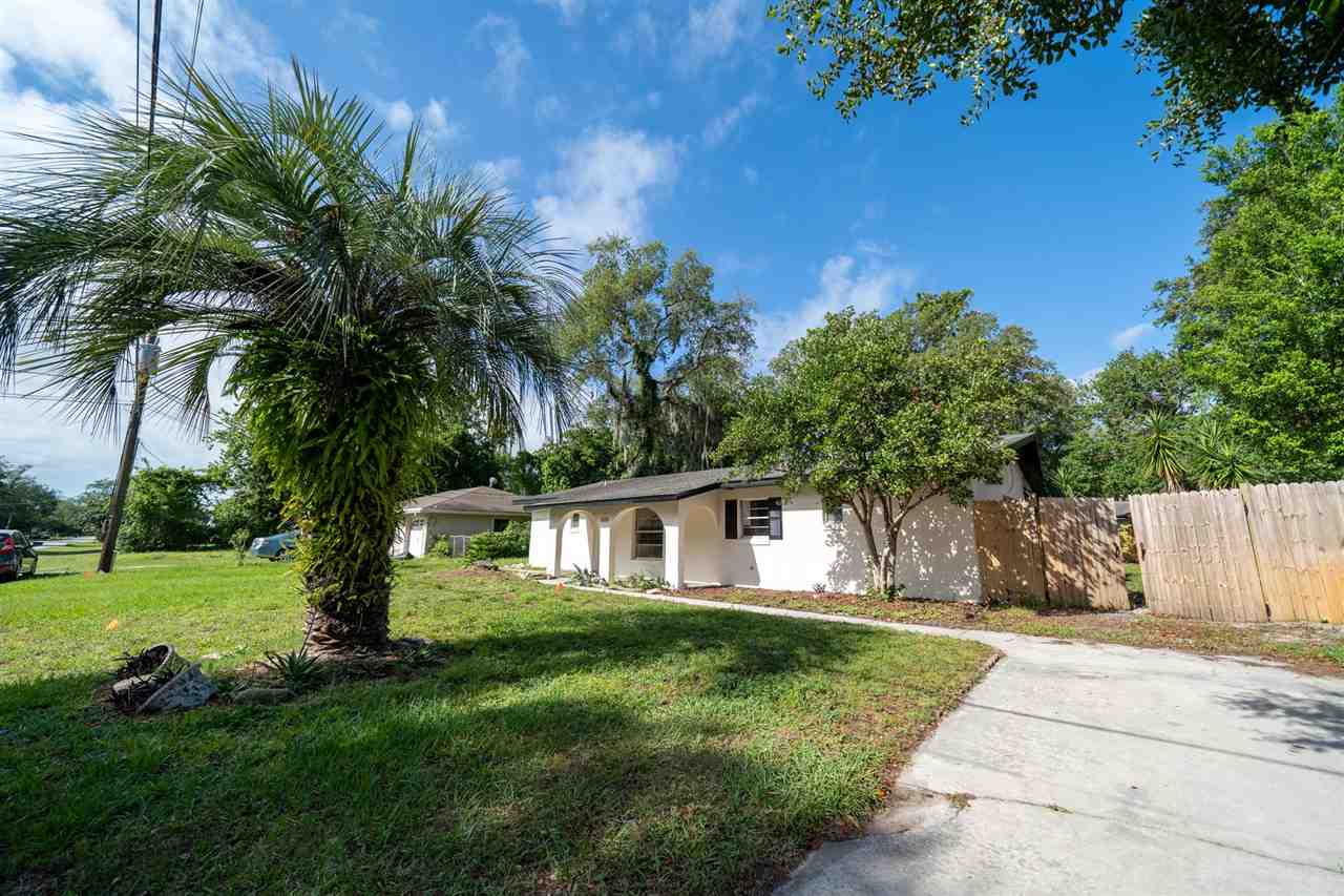 626 Segovia Road St. Augustine, FL 32086 - Photo 3 of 30 a front view of a house with garden