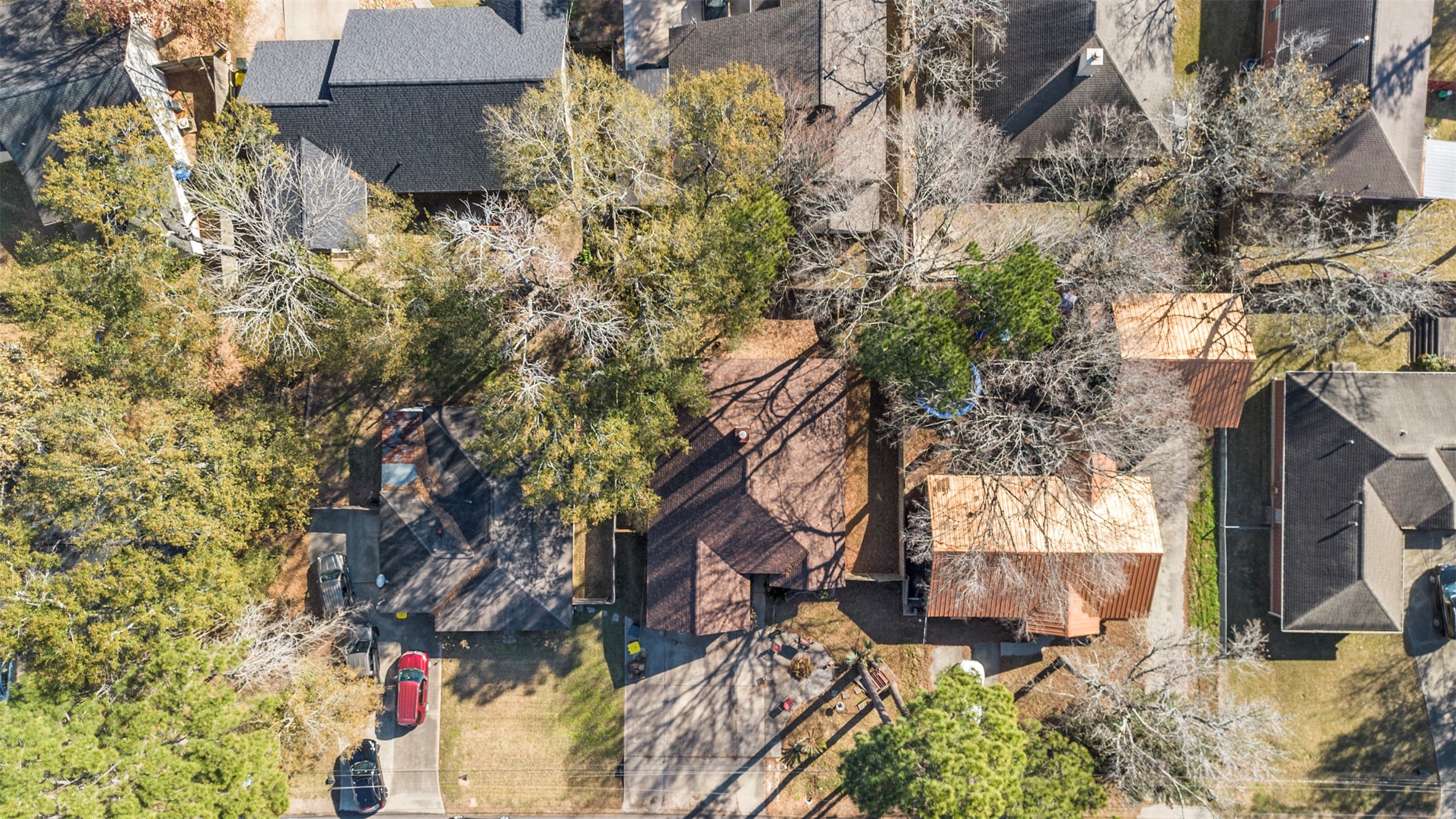 411 Shawnee Conroe, TX 77316 - Photo 24 of 30 a backyard of a house with lots of green space