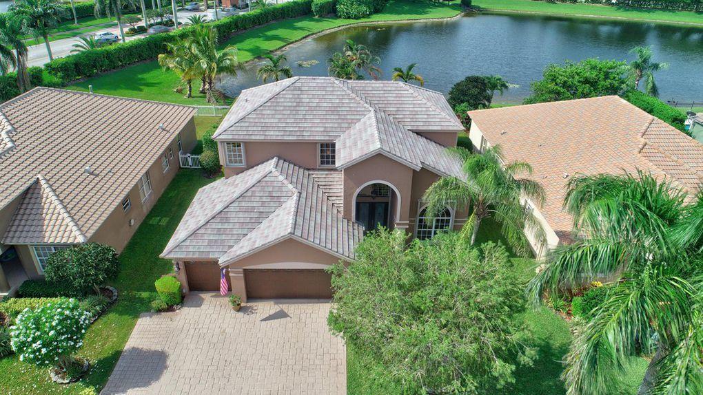 12320 Melrose Way Boca Raton, FL 33428 - Photo 34 of 34 an aerial view of a house with balcony and garden space