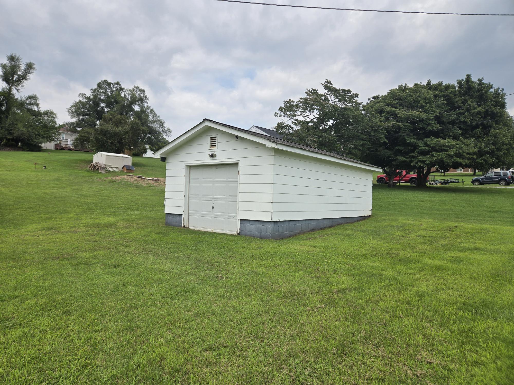 3050 Pitzer Road Roanoke, VA 24014 - Photo 4 of 8 20260726_130900