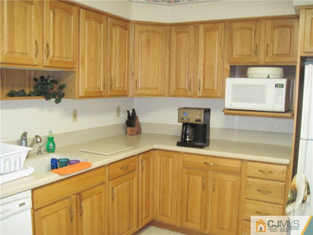 9 Sycamore Road Middlesex, NJ 08846 - Photo 2 of 14 Gallery Image 2