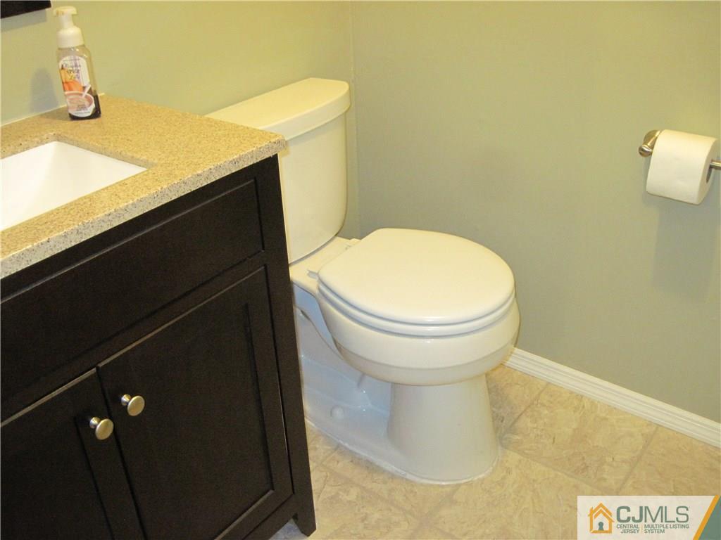 9 Sycamore Road Middlesex, NJ 08846 - Photo 12 of 14 Gallery Image 12