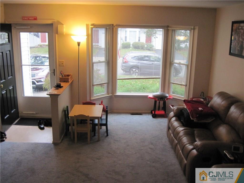 9 Sycamore Road Middlesex, NJ 08846 - Photo 4 of 14 Gallery Image 4
