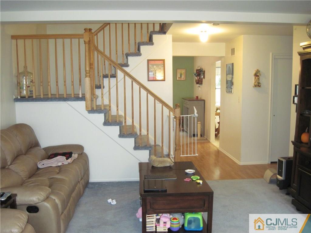 9 Sycamore Road Middlesex, NJ 08846 - Photo 5 of 14 Gallery Image 5