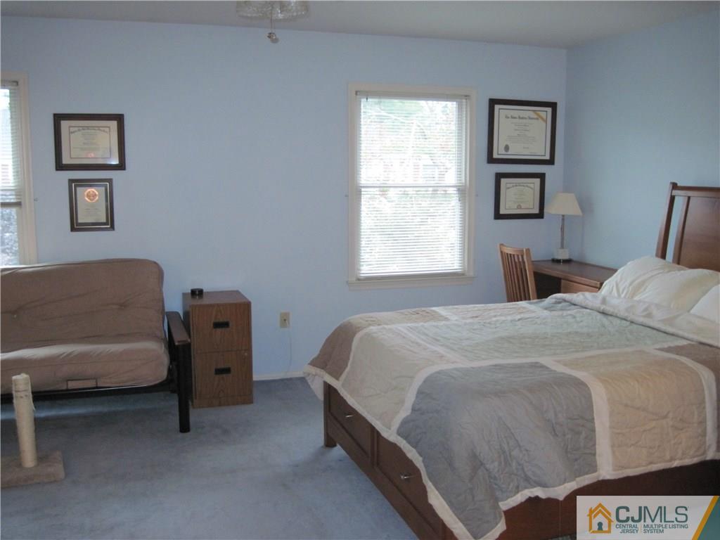 9 Sycamore Road Middlesex, NJ 08846 - Photo 7 of 14 Gallery Image 7