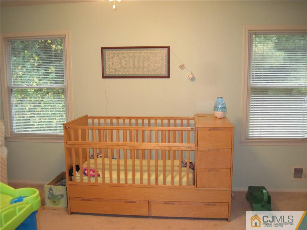 9 Sycamore Road Middlesex, NJ 08846 - Photo 9 of 14 Gallery Image 9