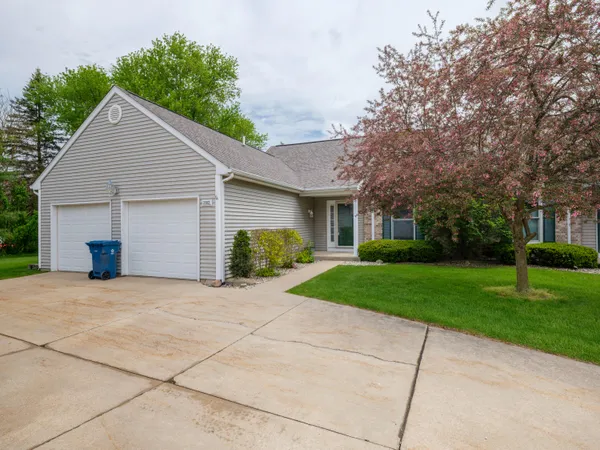 $249,900 | 2912 Hunters Place, Kalamazoo, MI 49048