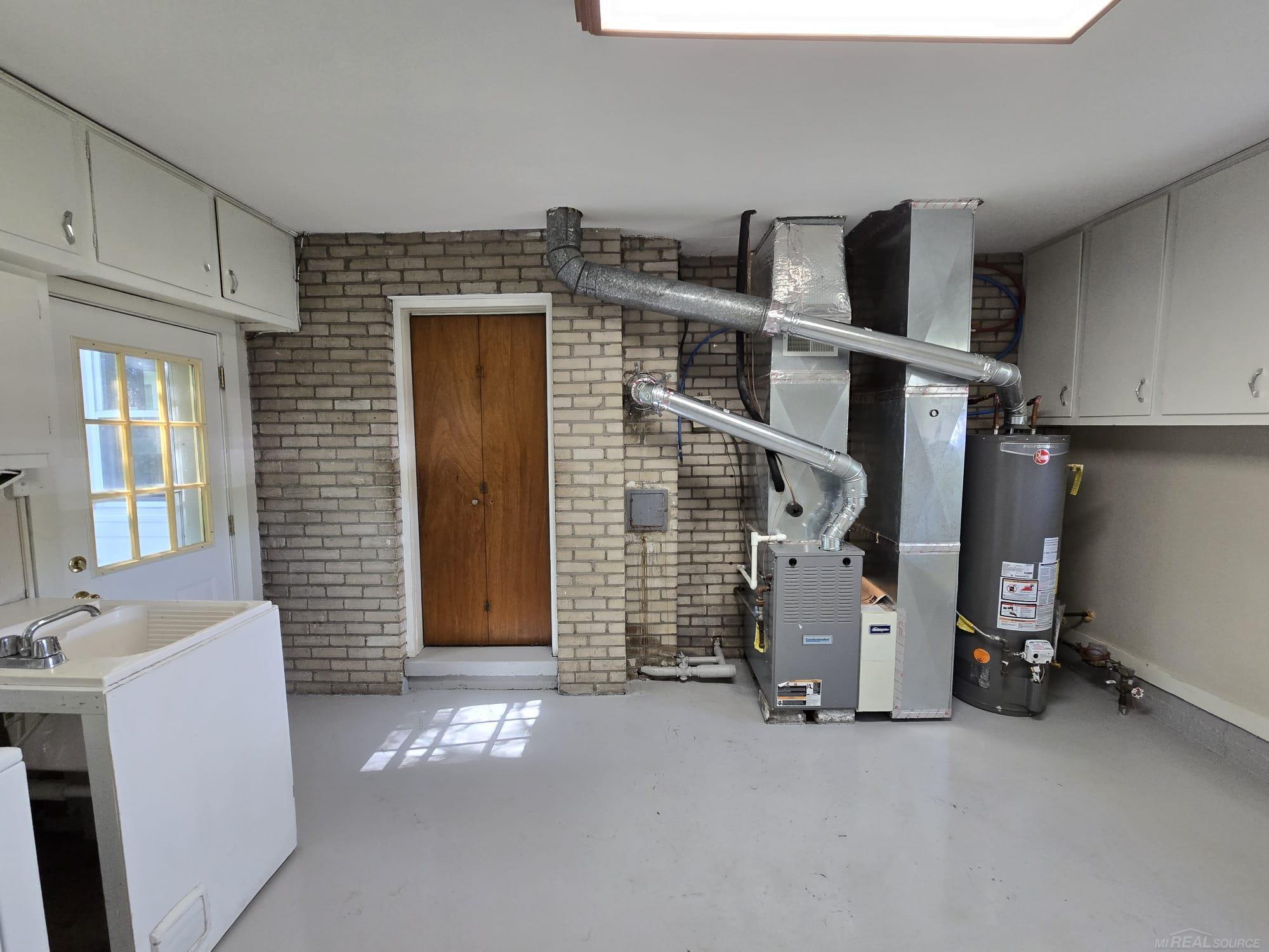 4105 Midland Road Saginaw, MI 48603 - Photo 21 of 25 50186249-f9c75b81-3ac7-4e32-9e2e-f6dff268d9a8.JPG