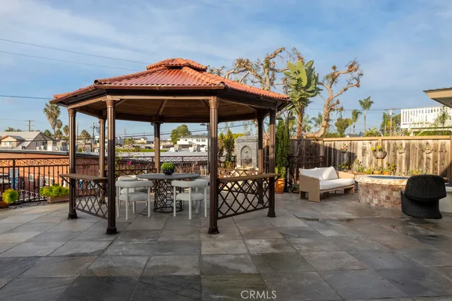 $2,295,000 | 401 Holmwood Drive, Newport Beach, CA 92663