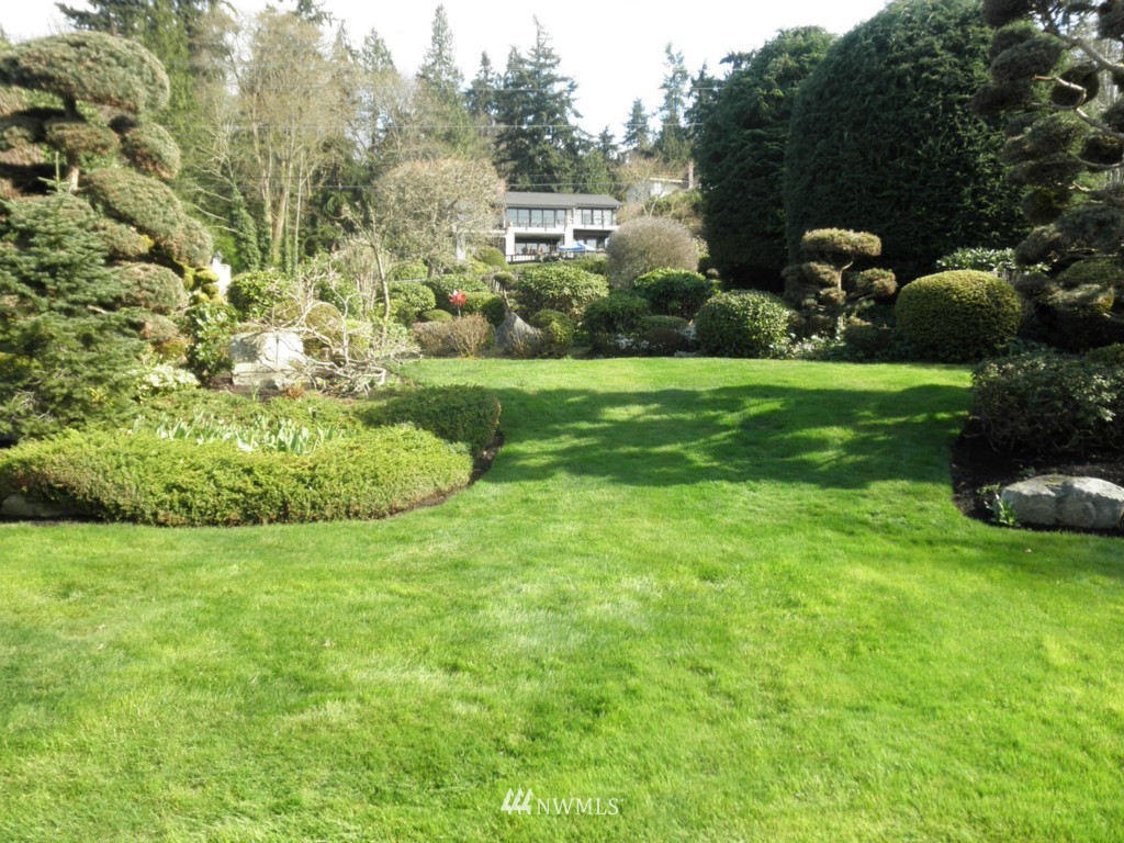 17600 Talbot Road Edmonds, WA 98026 - Photo 4 of 25 Gallery Image 4
