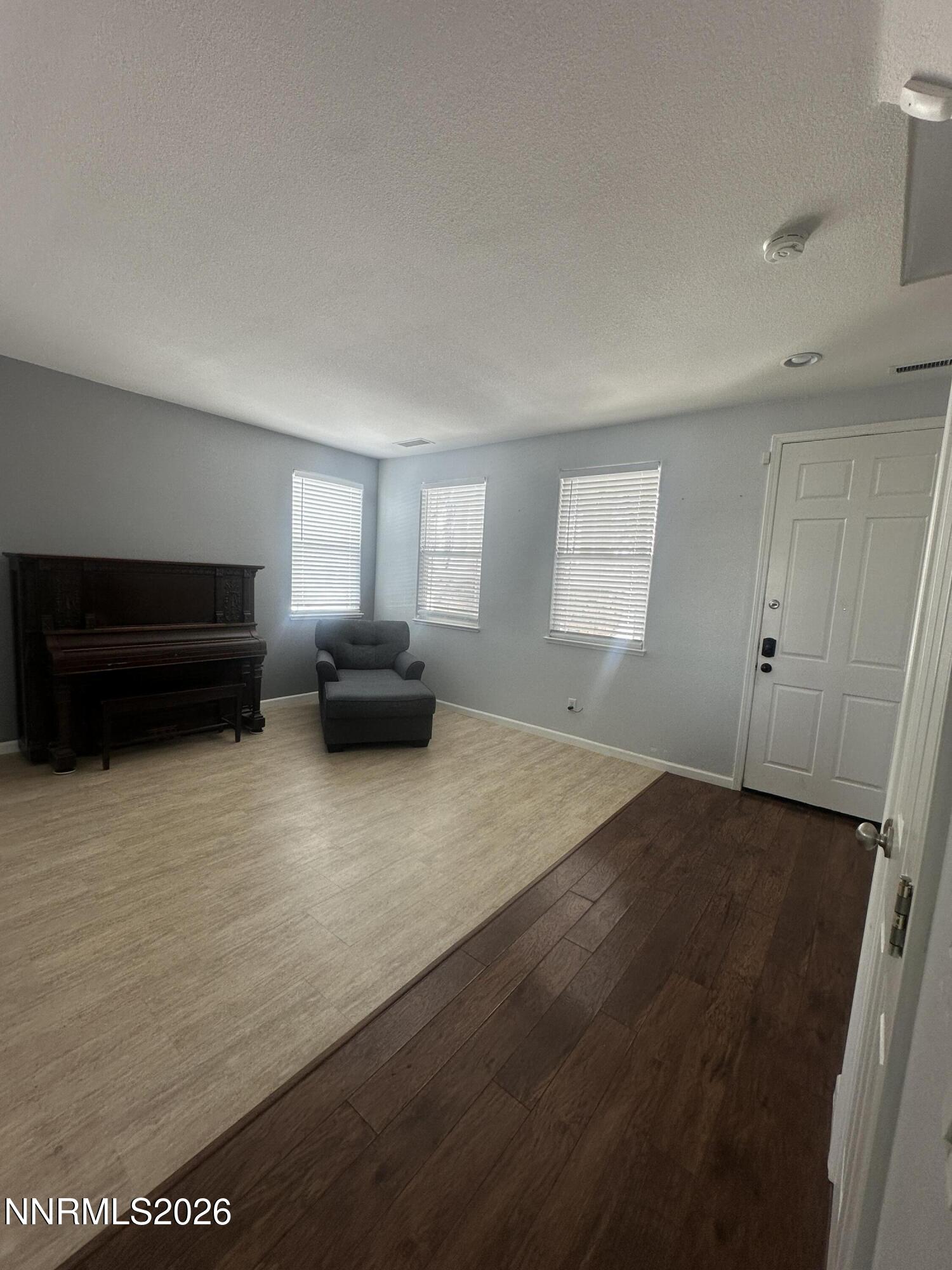 11201 Messina Way Reno, NV 89521 - Photo 7 of 27 Living Room