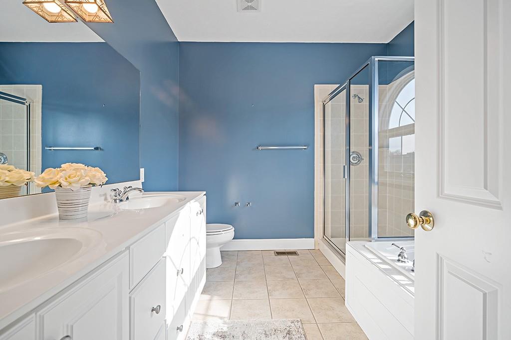 267 Berkeley Way Monroeville, PA 15146 - Photo 14 of 25 a bathroom with a sink a toilet and shower