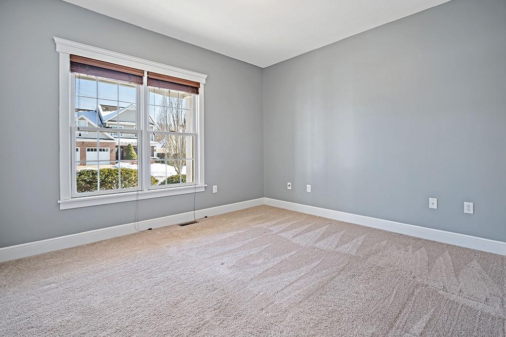 267 Berkeley Way Monroeville, PA 15146 - Photo 20 of 25 an empty room with a window