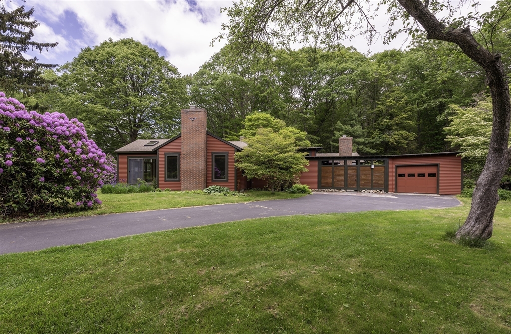 19 Walker Road Manchester, MA 01944 - Photo 1 of 28 Gallery Image 1
