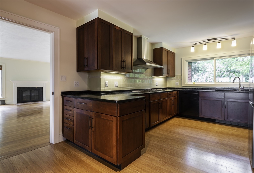 19 Walker Road Manchester, MA 01944 - Photo 14 of 28 Gallery Image 14