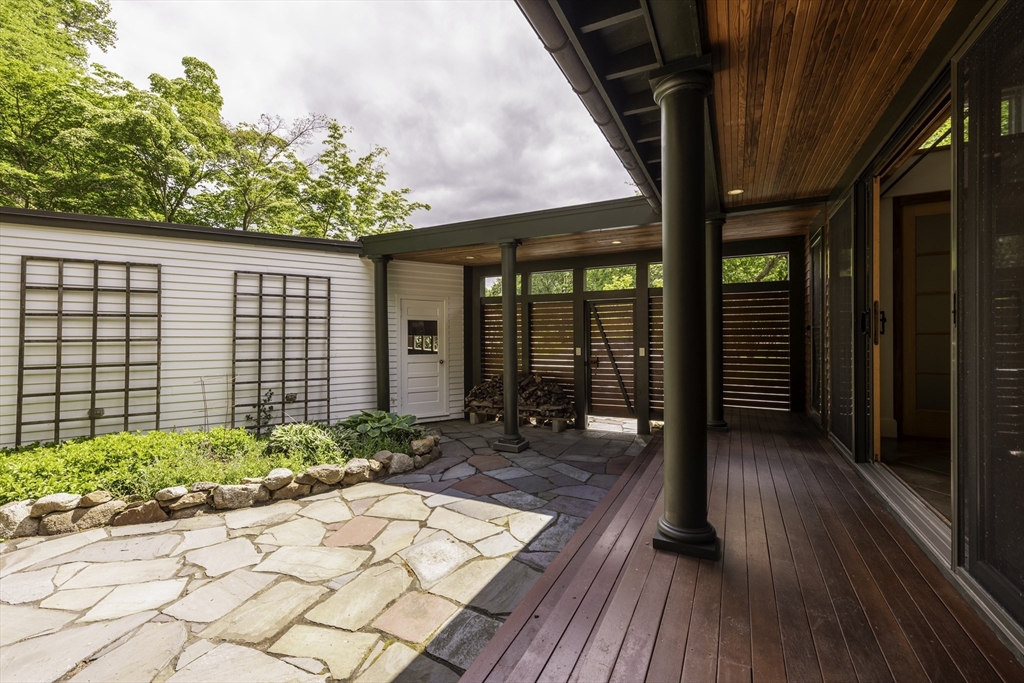 19 Walker Road Manchester, MA 01944 - Photo 4 of 28 Gallery Image 4