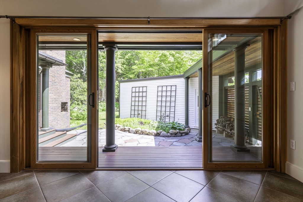 19 Walker Road Manchester, MA 01944 - Photo 6 of 28 Gallery Image 6