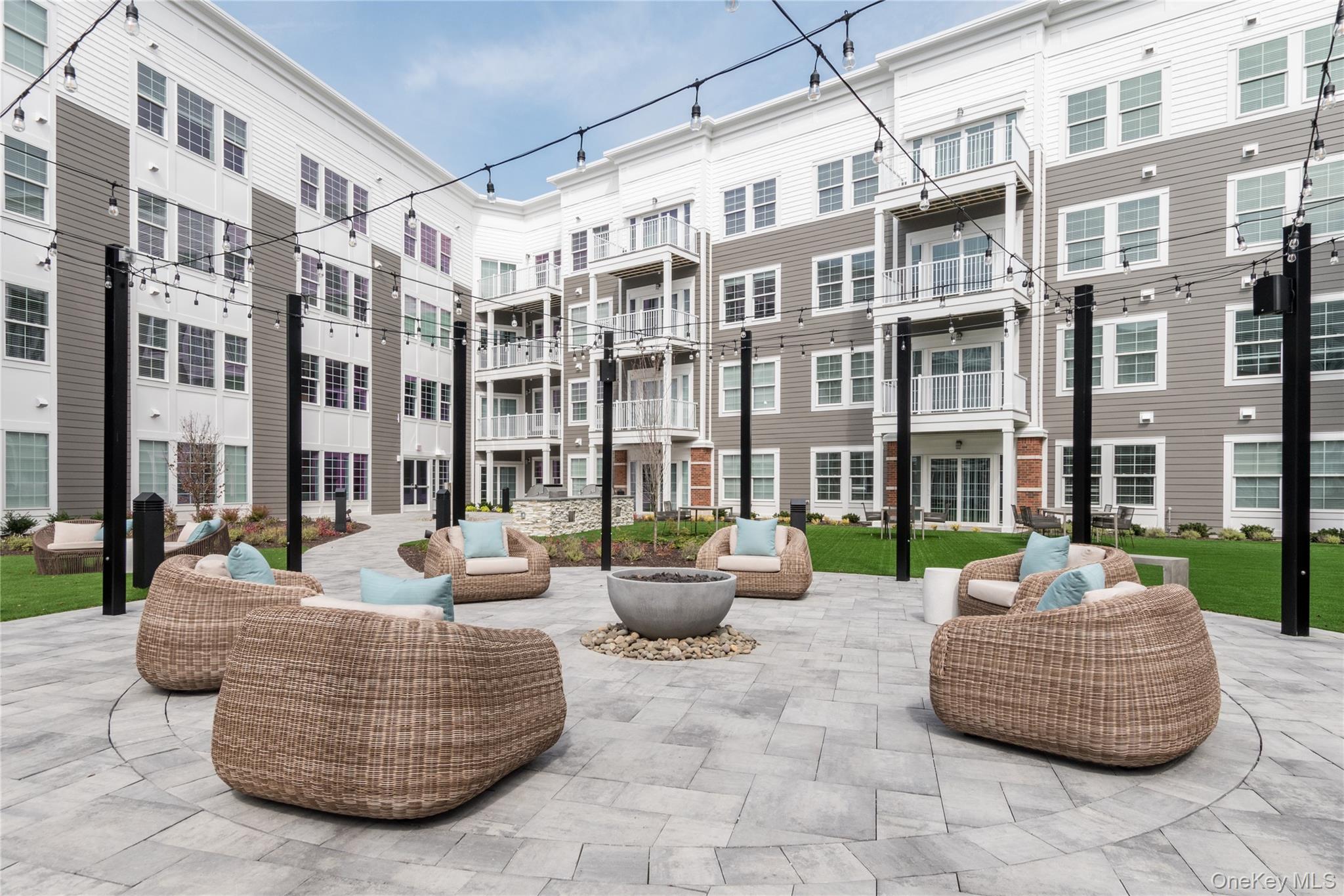 75 East Hoffman Avenue, Unit 2067 Lindenhurst, NY 11757 - Photo 8 of 9 a view of a patio couch and a fountain