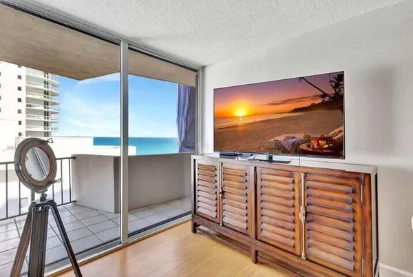 $5,200 | 4200 North Ocean Drive, Unit 1905, Singer Island, FL 33404