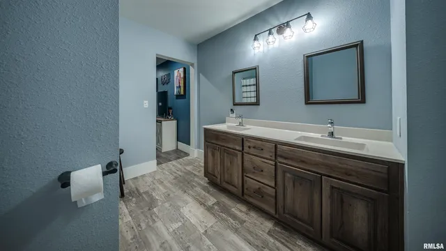 $275,000 | 1872 North 1400th Road East, Shelbyville, IL 62565