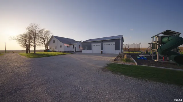 $275,000 | 1872 North 1400th Road East, Shelbyville, IL 62565