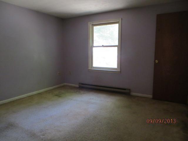 4 Crestwood Drive, Unit 4 Springvale, ME 04083 - Photo 4 of 7 Bedroom.