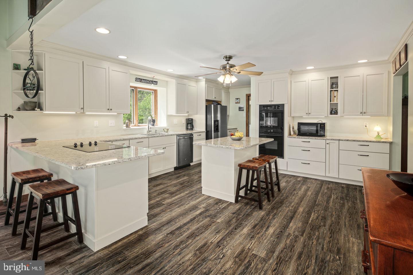 4661 Smith Road Newtown, PA 18940 - Photo 17 of 44 Double Oven