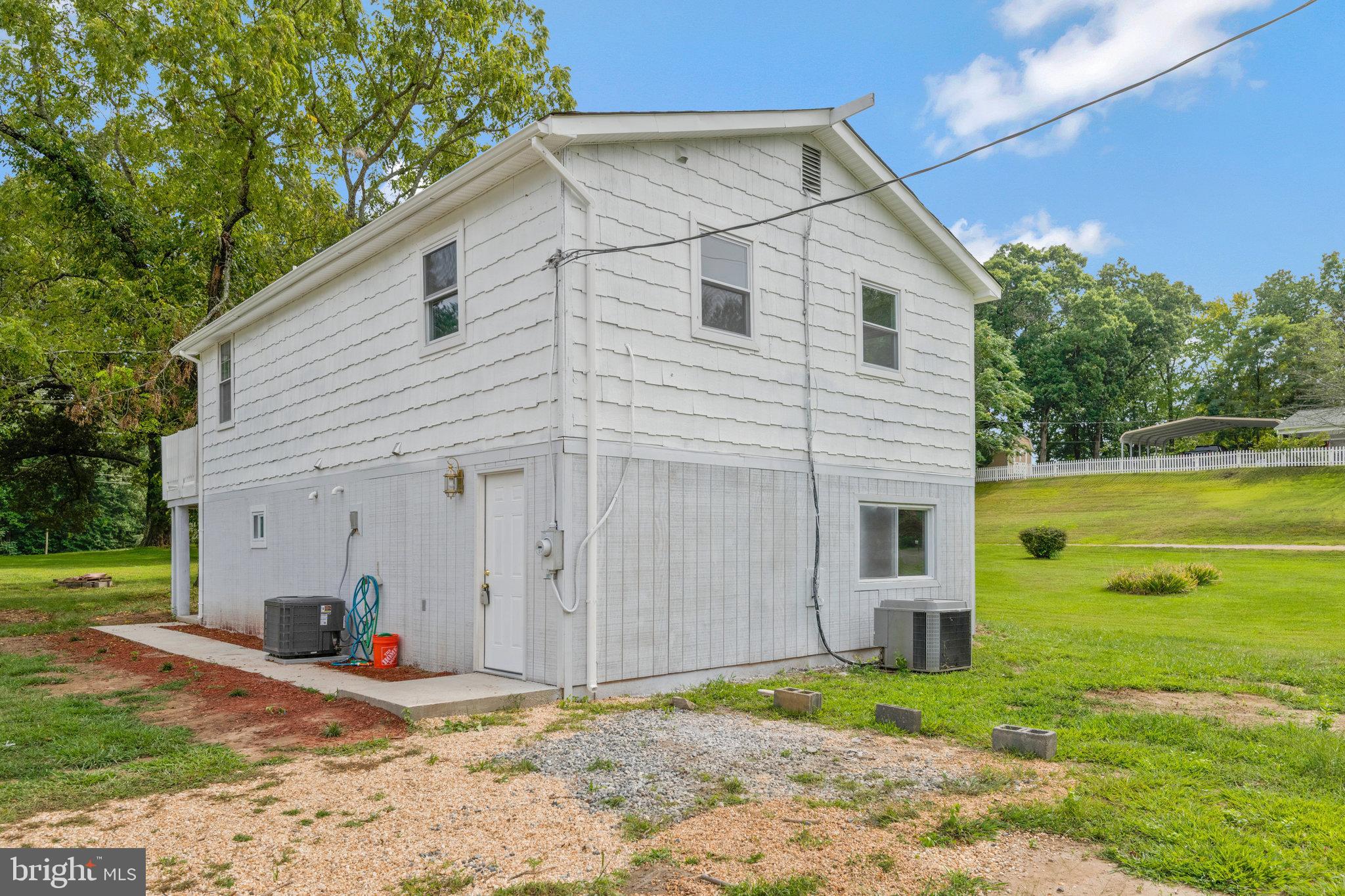18257 Johnson Road Triangle, VA 22172 - Photo 2 of 16 Gallery Image 2