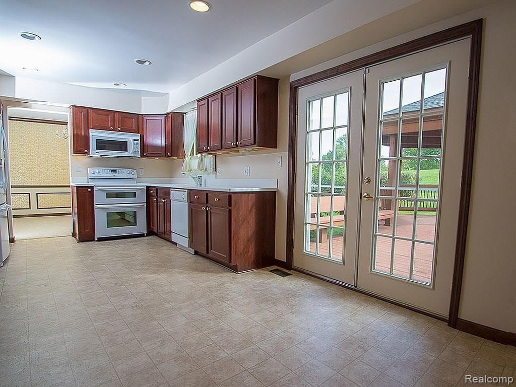640 Rolling Green Circle North Rochester Hills, MI 48309 - Photo 11 of 26