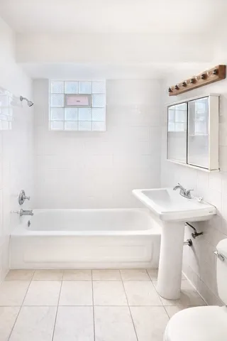 $1,450 | 1539 West 71st Street, Unit 2, Chicago, IL 60636