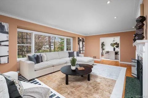 $2,595,000 | 981 Green Meadow Lane, Mamaroneck, NY 10543