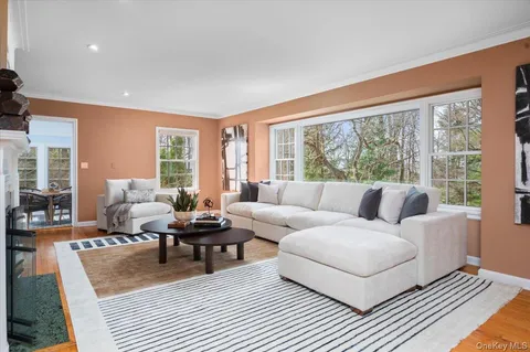 $2,595,000 | 981 Green Meadow Lane, Mamaroneck, NY 10543