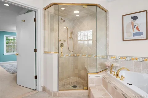 $2,595,000 | 981 Green Meadow Lane, Mamaroneck, NY 10543