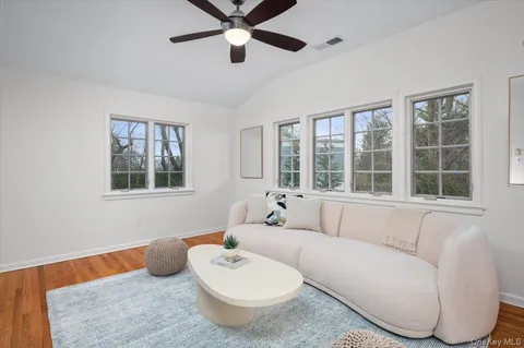 $2,595,000 | 981 Green Meadow Lane, Mamaroneck, NY 10543