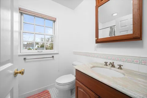 $2,595,000 | 981 Green Meadow Lane, Mamaroneck, NY 10543