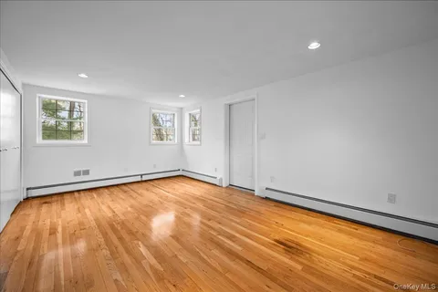 $2,595,000 | 981 Green Meadow Lane, Mamaroneck, NY 10543