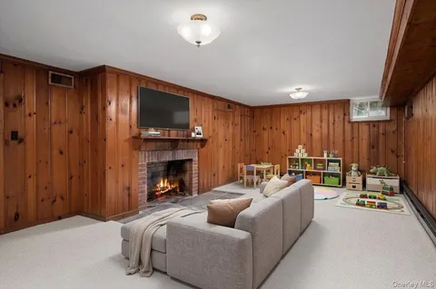 $2,595,000 | 981 Green Meadow Lane, Mamaroneck, NY 10543