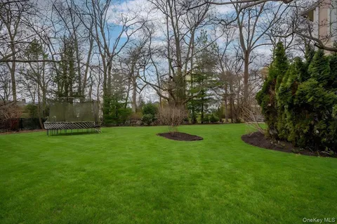 $2,595,000 | 981 Green Meadow Lane, Mamaroneck, NY 10543