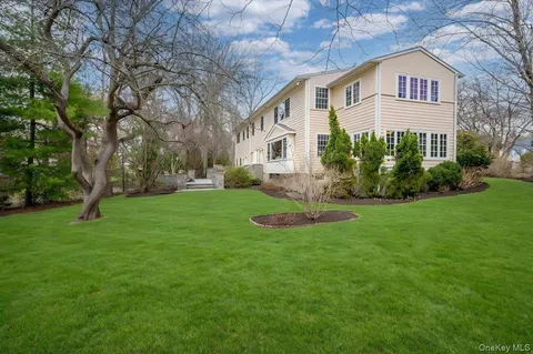 $2,595,000 | 981 Green Meadow Lane, Mamaroneck, NY 10543