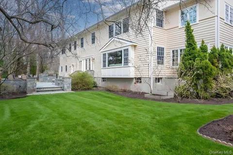$2,595,000 | 981 Green Meadow Lane, Mamaroneck, NY 10543