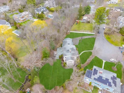 $2,595,000 | 981 Green Meadow Lane, Mamaroneck, NY 10543