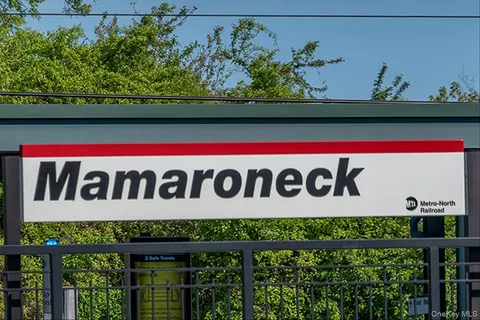 $2,595,000 | 981 Green Meadow Lane, Mamaroneck, NY 10543