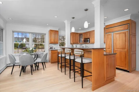 $2,595,000 | 981 Green Meadow Lane, Mamaroneck, NY 10543