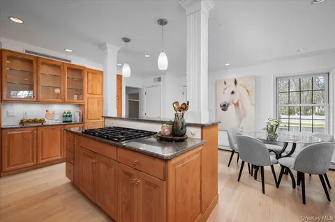 $2,595,000 | 981 Green Meadow Lane, Mamaroneck, NY 10543