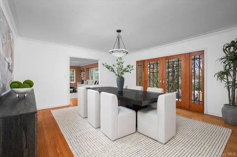 $2,595,000 | 981 Green Meadow Lane, Mamaroneck, NY 10543