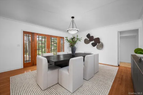 $2,595,000 | 981 Green Meadow Lane, Mamaroneck, NY 10543