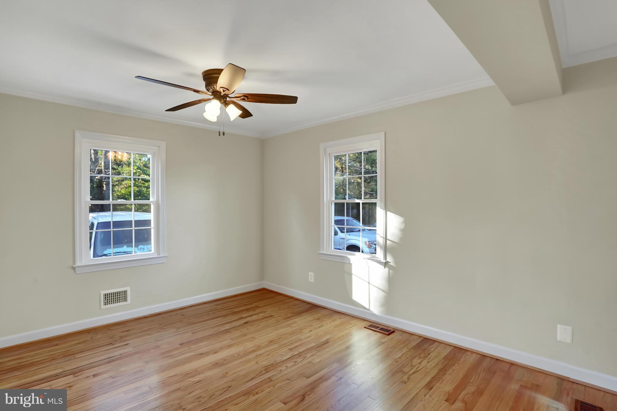 4013 Roberts Road Fairfax, VA 22032 - Photo 11 of 30 Spacious master bedroom with HW floor