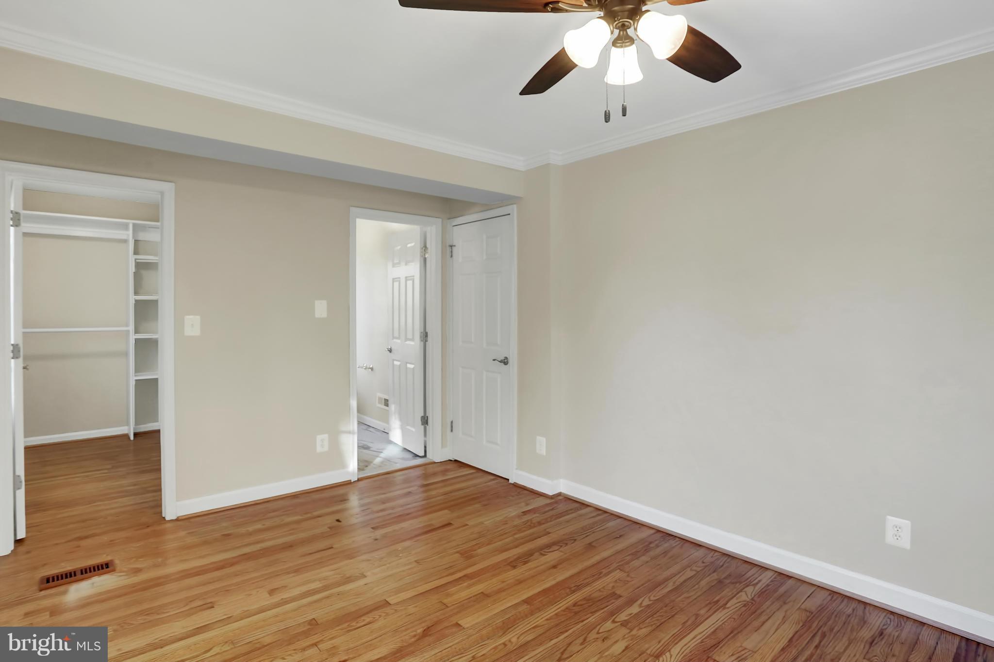 4013 Roberts Road Fairfax, VA 22032 - Photo 12 of 30 Master w/ walk-in closet and en-suite full bath