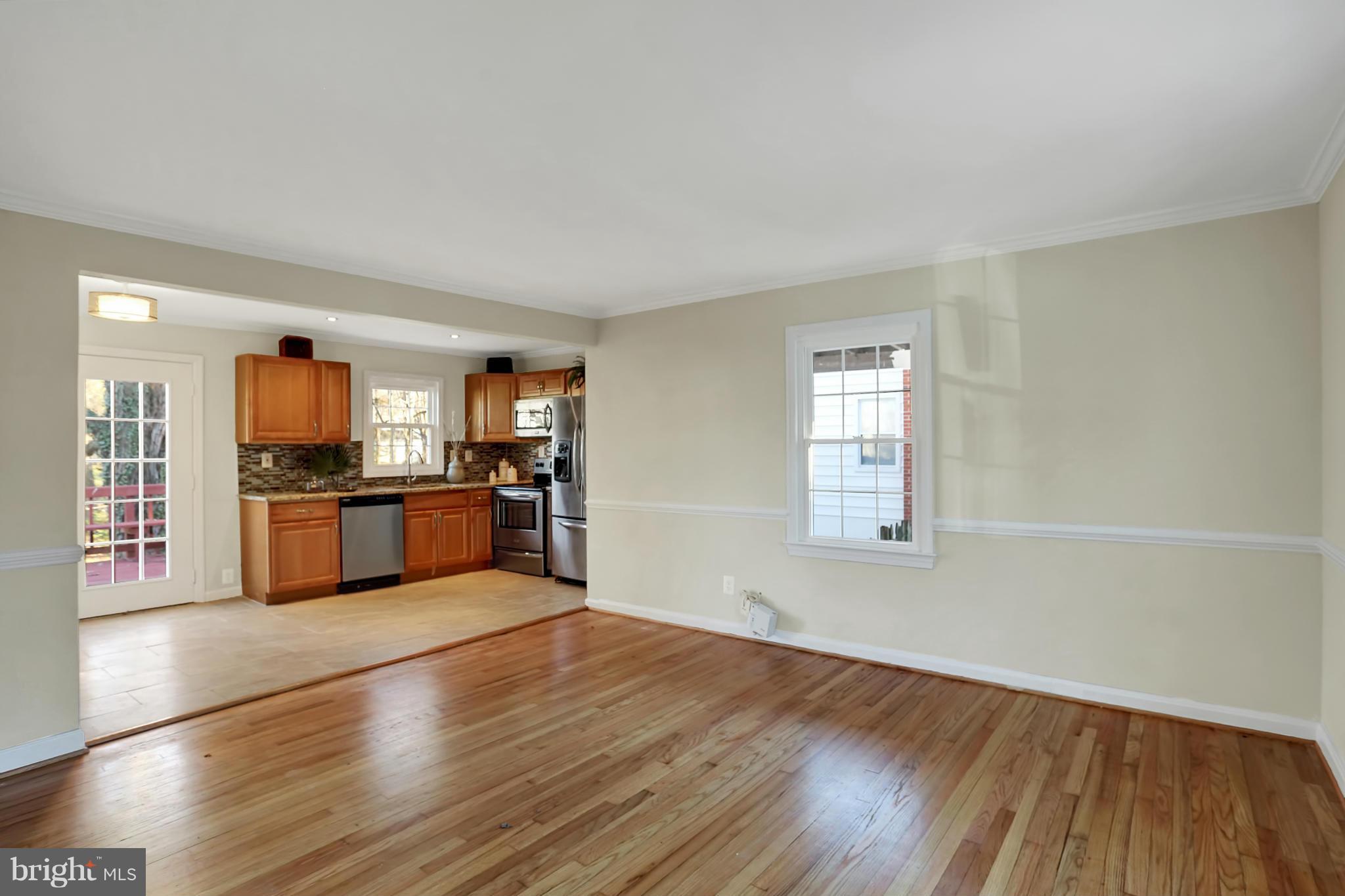 4013 Roberts Road Fairfax, VA 22032 - Photo 6 of 30 Large living room adjacent to the kitchen
